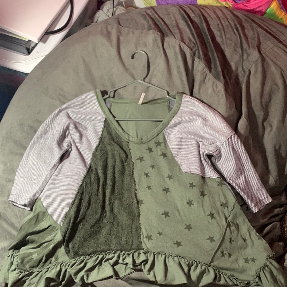 FreePeople quarter length sleeve x stop has ruffles green stars stripes and knit
